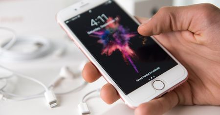 Apple ukarane 25 mln euro grzywny za celowe postarzanie iPhone'ów
