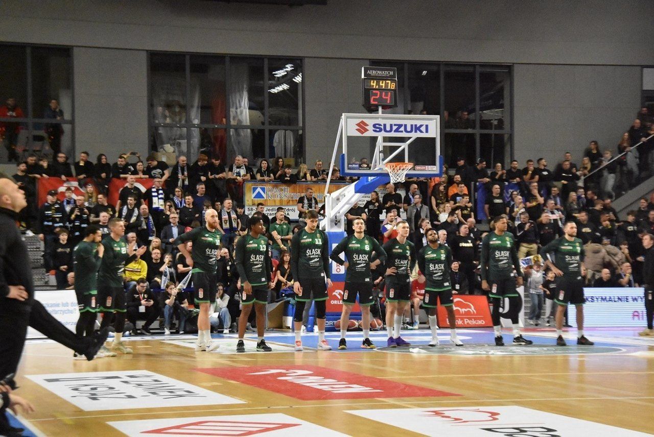 Hala wypełniona po brzegi i ogłuszający doping to na meczach Górnika Zamek Książ norma.