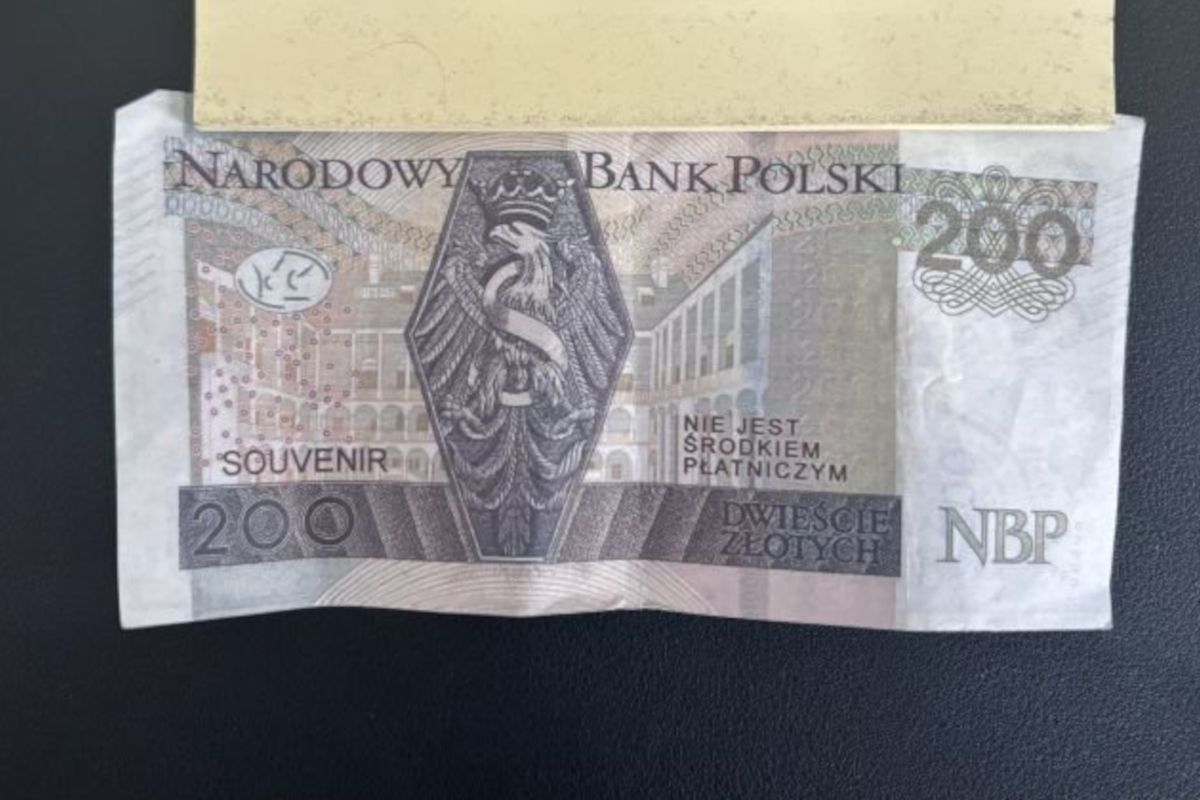 Fałszywy banknot 200-złotowy.