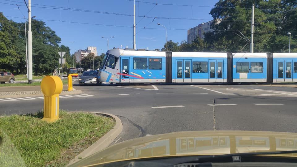 Wrocław. Wypadek tramwaju na Kozanowie. Uwaga na utrudnienia