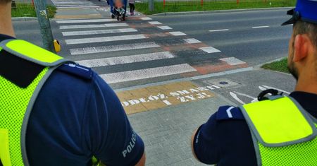 Pieszy nie przeszedł, kierowca czekał do końca. Kiedy można ruszyć przed "zebrą"?