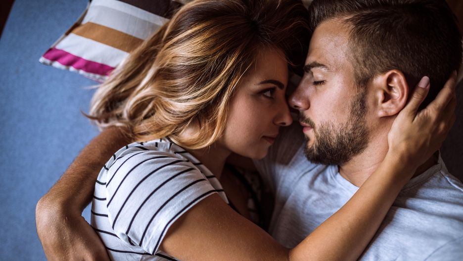 Dream a Little Dream Of Me
Young Couple Waking Up In Bed
Pekic