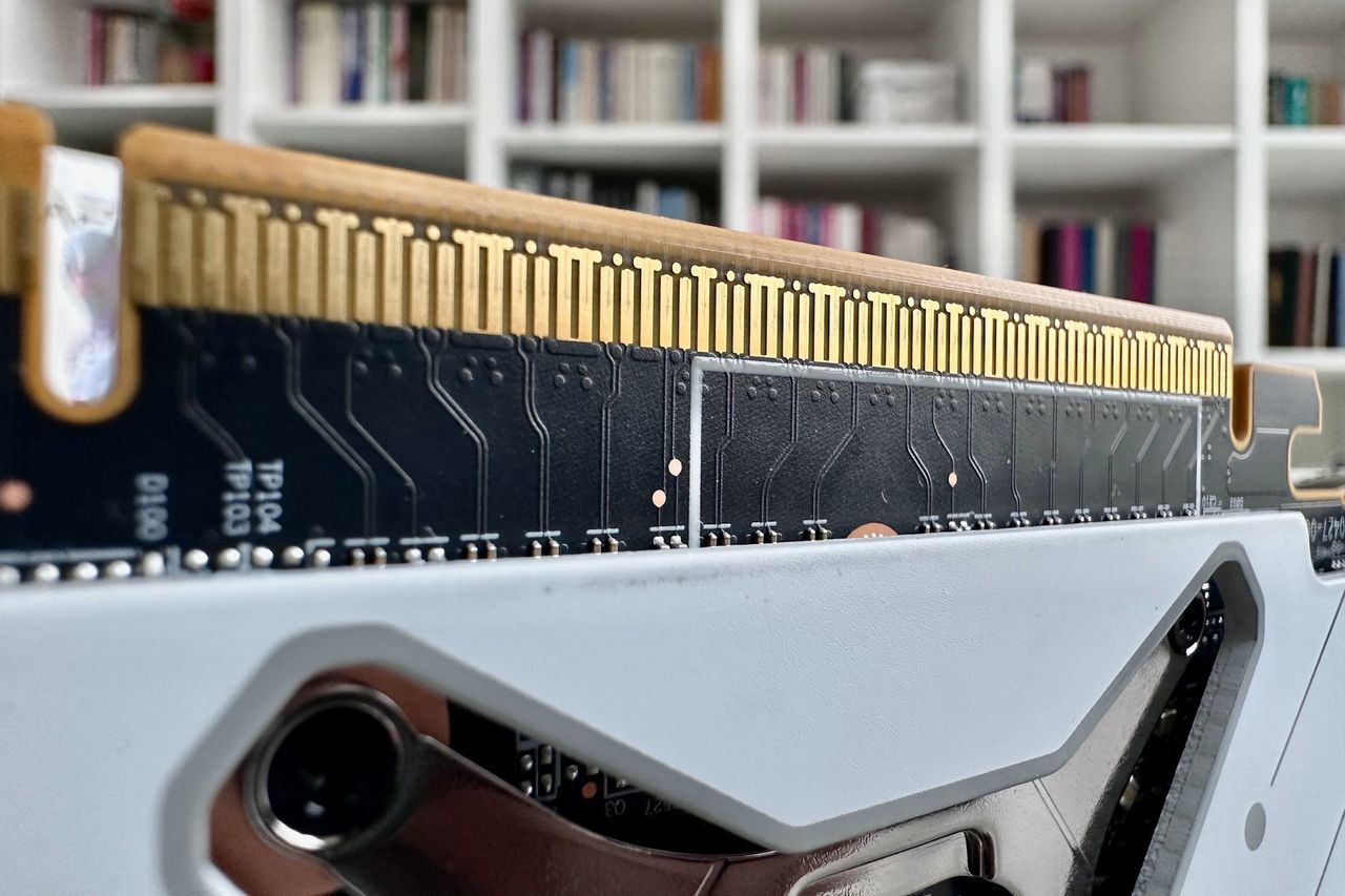 Sapphire Radeon RX 9070 XT -