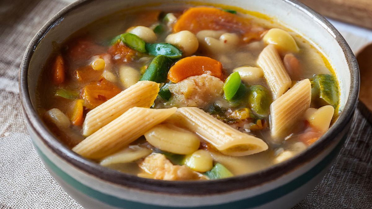 Zupa jarzynowa z dynią świetnie smakuje i dobrze rozgrzewa