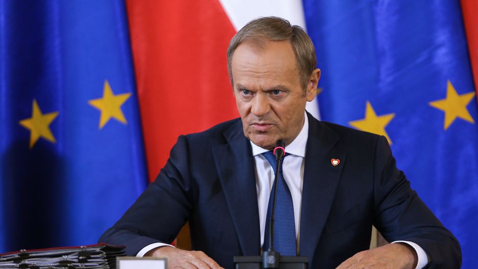 Katowice, 07.05.2024. Premier Donald Tusk przed wyjazdowym posiedzeniem rządu w Katowicach, 7 bm. W trakcie obrad Rada Ministrów zajmie się m.in. projektem ustawy o bonie energetycznym, który przedłuża na drugą połowę roku osłony dotyczące cen energii. (aldg) PAP/Jarek Praszkiewicz