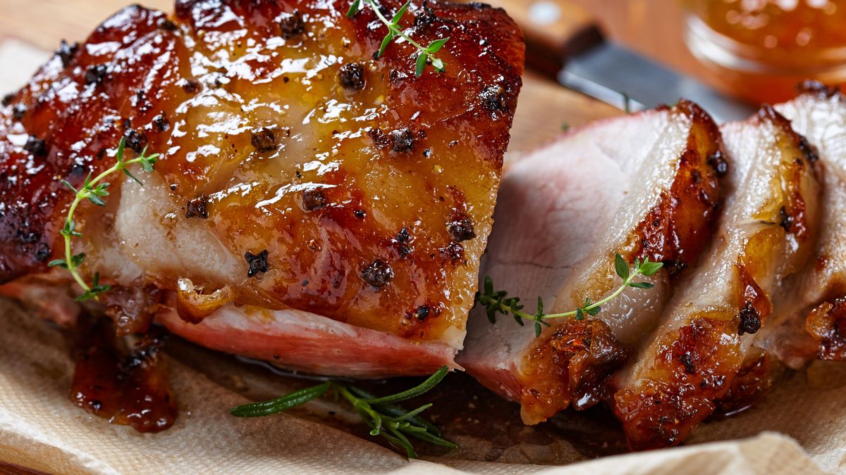 Szynka pieczona na święta wielkanocne nie może wyjść sucha