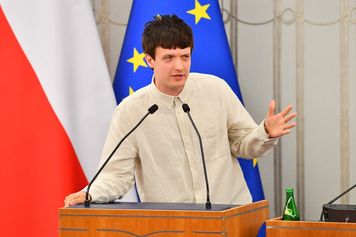 Michał Sikorski o politycznych podziałach. "Oś narzucona przez stare dziady"