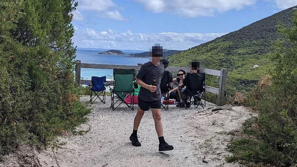 Niewinne rodzinne zdjęcie wywołało furię. 