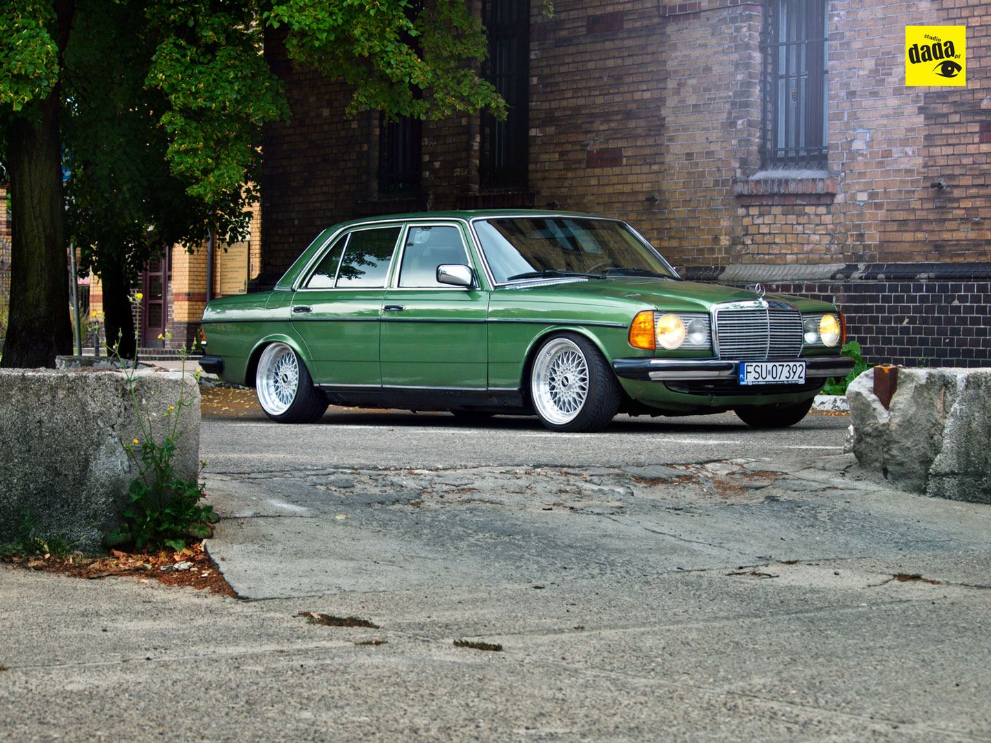 MERCEDES W123 240D 1976