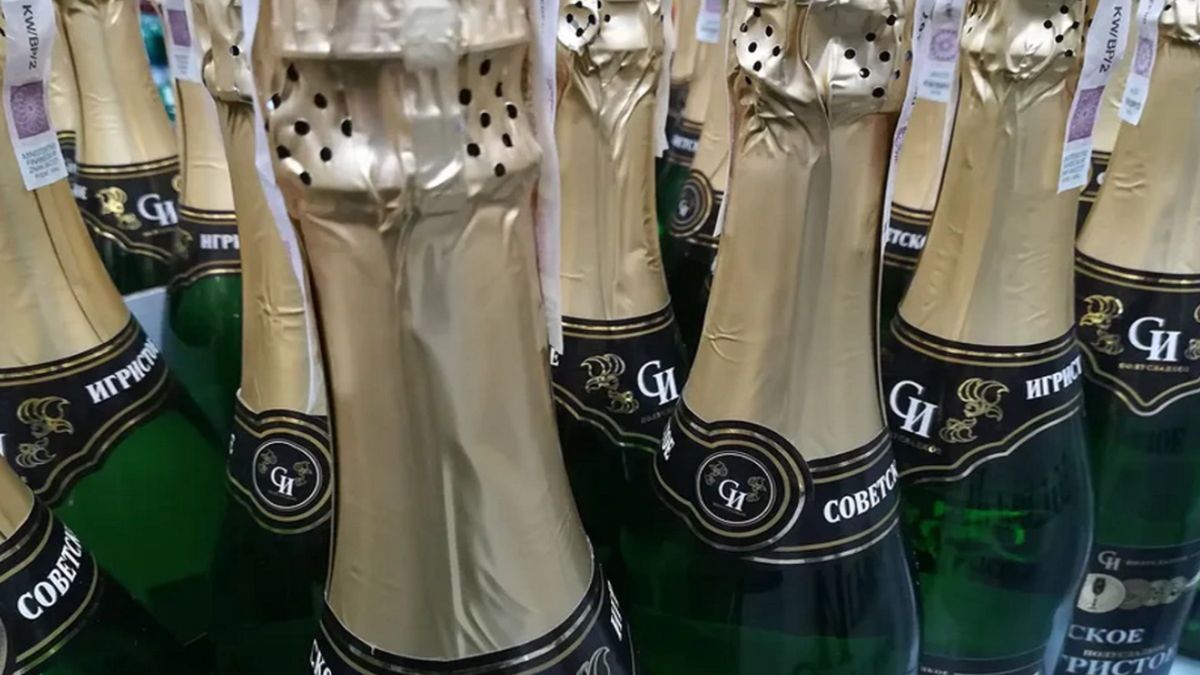 "Ruski szampan" mocno stracił na popularności. Z niektórych sklepów został nawet wycofany