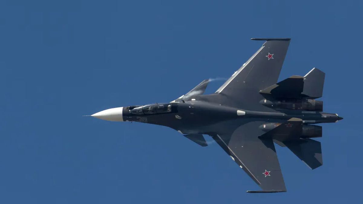 Su-30SM w locie, zdjęcie poglądowe