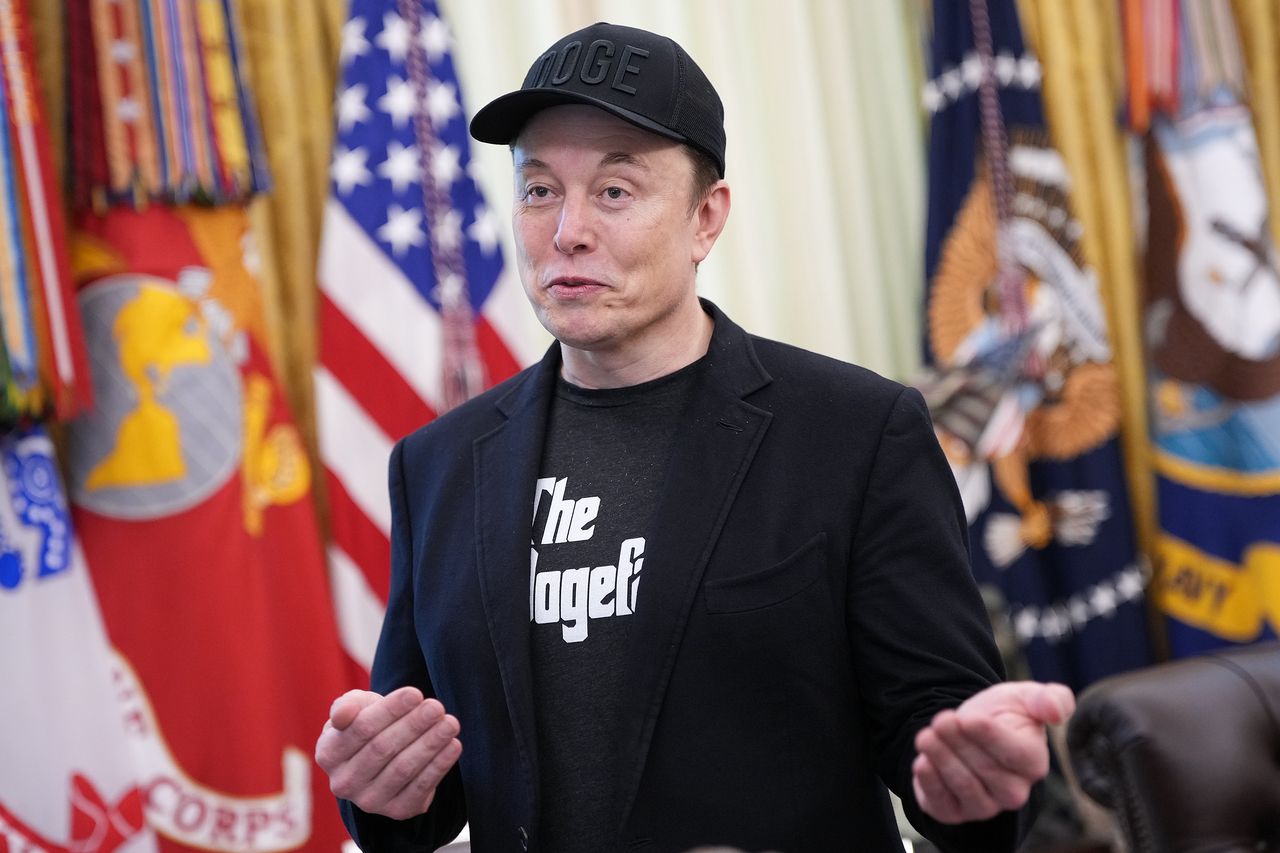 White House official speaks out on Musk- Trump row