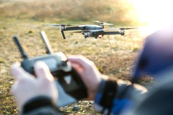 Urzędnicy z Konina dronem kontrolują posesje nad jeziorem. „Kolejne kontrole będą odbywać się regularnie”