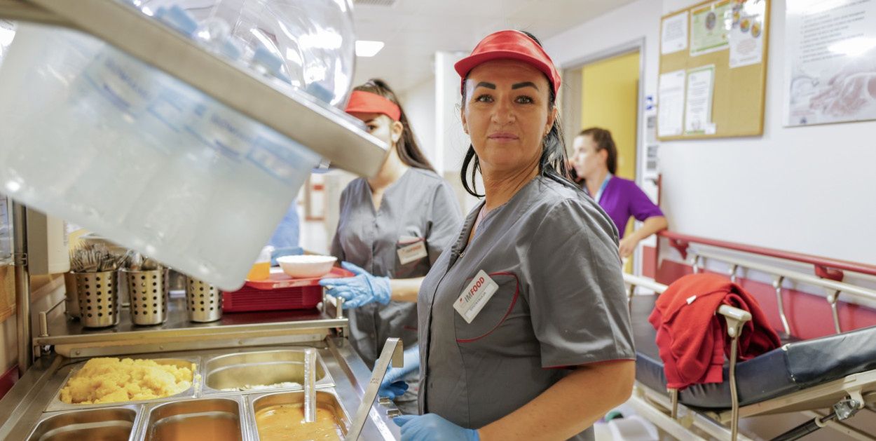 Słupsk: Świeżo, smacznie i estetycznie. Nowy system dystrybucji posiłków w szpitalu