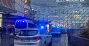 Makabryczne odkrycie w Złotych Tarasach. Zwłoki młodego mężczyzny w toalecie. Na miejscu pracowała policja