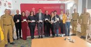 Bytów: Wspólna walka z cichym zabójcą. Strażacy rozdają czujki