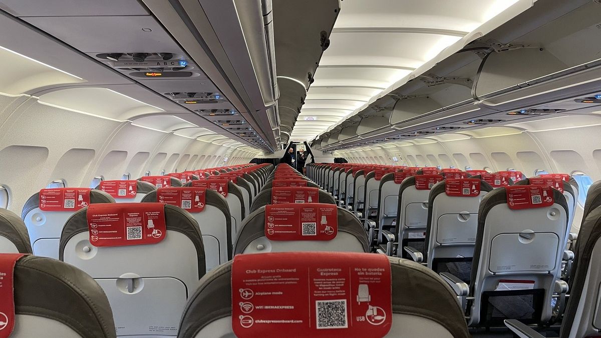 Niepełnosprawny reporter BBC oburzony. Ekipa zostawiła go samego w samolocie