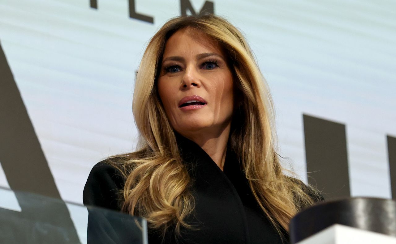 Finansowa porażka desperacko szuka widzów. "Melania" na VOD