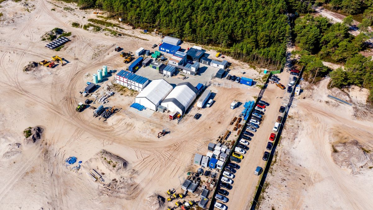 Teren pod budow? elektrowni j?drowej w Lubiatowie
09.09.2025 Lubiatowo - Kopalino Prace przygotowawcze pod budowe pierwszej polskiej elektrowni jadrowej. Teren gdzie przeprowadzone sa szczegolowe badania geologiczne pod instalacje planowanej elektrowni.  Fot. Przemek Swiderski/REPORTER
Przemek Swiderski/REPORTER