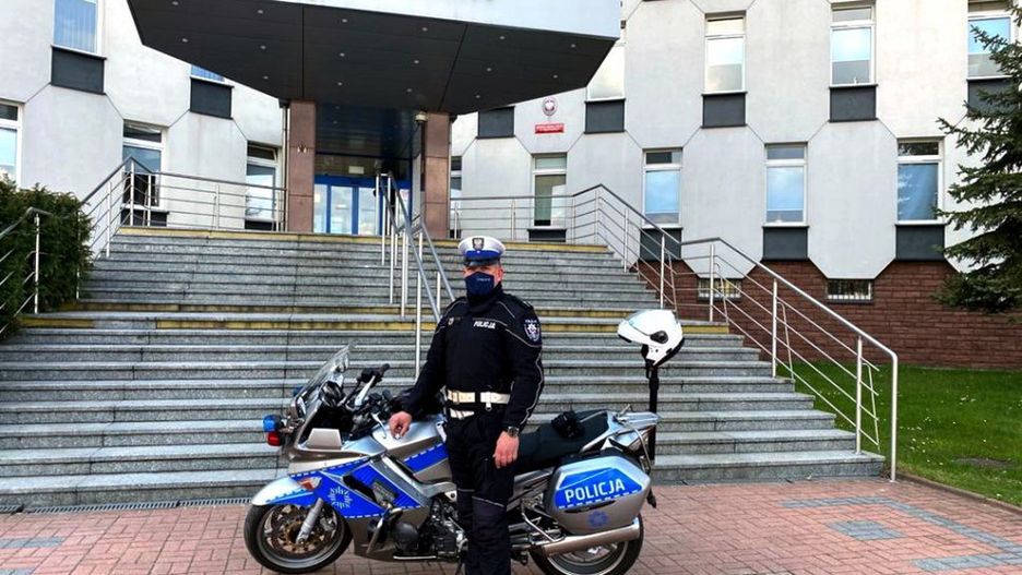 Częstochowa. Będąc po służbie policjant pomógł w ujęciu poszukiwanego 22-latka.