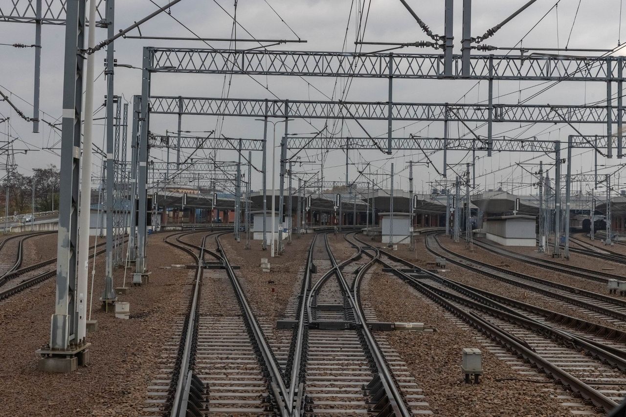Kraków: Zima nie odpuszcza. Pociągi znów notują spore opóźnienia