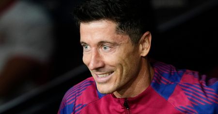 Internauci podejrzewają, że Robert Lewandowski poddał się ZABIEGOWI UPIĘKSZAJĄCEMU. Zwracają uwagę na pewien szczegół (FOTO)