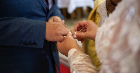 Polacy nie chcą brać ślubów kościelnych. Ksiądz mówi o powodach
