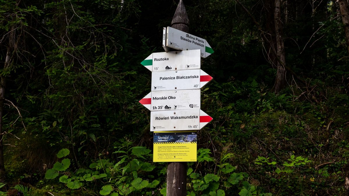 ZAKOPANE, MALOPOLSKIE, POLAND - 2025/08/29: A path direction sign is seen on a path to Morskie Oko (the Sea Eye lake) in Tatra National Park on the last weekend of school summer holidays. The Polish part of Tatra National Park welcomed 5.1 million visitors in 2024, with tourists coming mainly from Poland, the Czech Republic, Arab countries, and Ukraine. From January to June 2025, the park already recorded nearly 3 million visitors, over a million more than the same period in 2024. This sharp increase suggests the park is likely to surpass its 2024 record of 5.1 million visitors by the end of 2025. (Photo by Dominika Zarzycka/SOPA Images/LightRocket via Getty Images)