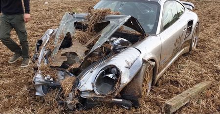 Rozbił 1800-konne porsche 911, ponieważ przegapił punkt hamowania