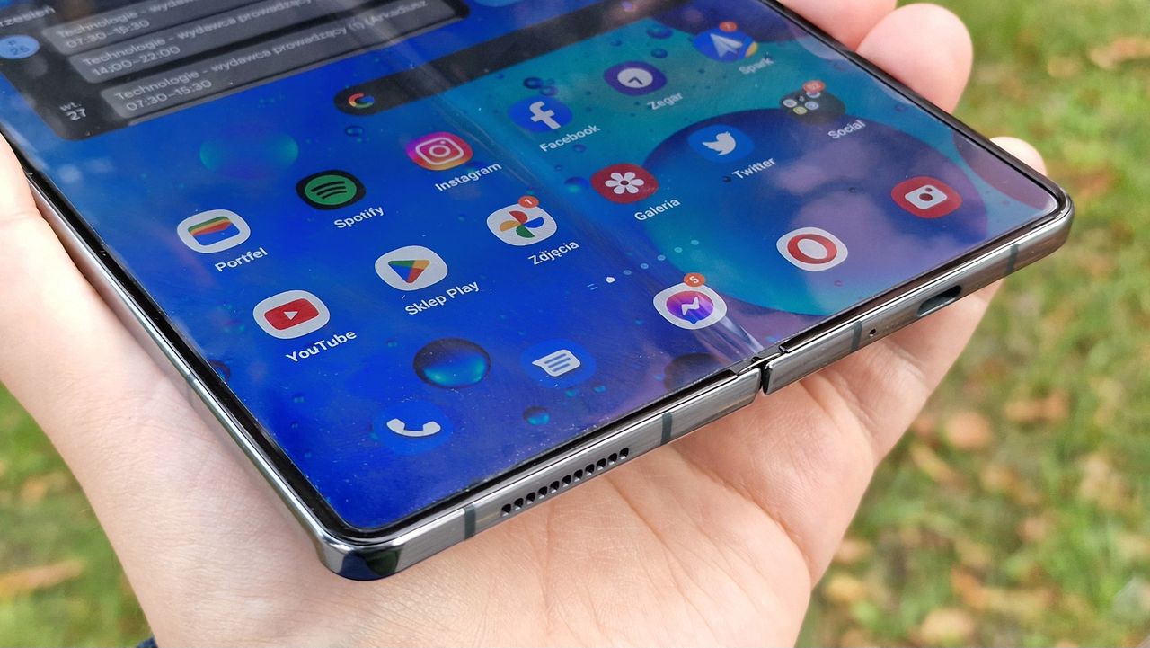 Samsung Galaxy Z Fold 4 ma ekran z fałdą nie bez powodu. Z kolejnej generacji skaza ma jednak zniknąć