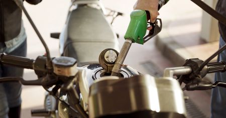 Zużywają 1/3 paliwa i są dwa razy bardziej eko. Raport pokazał zalety motocykli