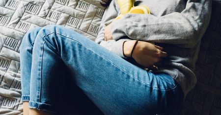 Co jeść w trakcie miesiączki? Tak zredukujesz bóle i opuchnięcia