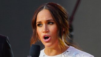 Meghan Markle tylko UDAWAŁA, że przeprowadza wywiady w podcaście? "Podwładni odwalali robotę, a potem DOKLEJALI jej głos"