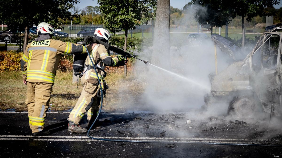 Pożar samochodu. Zdjęcie ilustracyjne