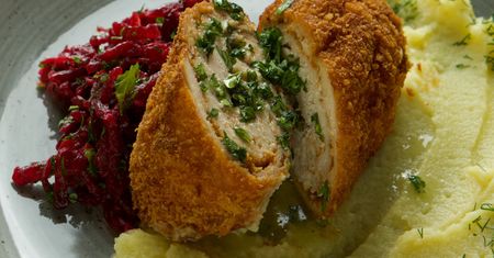 Kotlet po kijowsku. Z tak przyprawionym masełkiem smakuje jak z najlepszej restauracji
