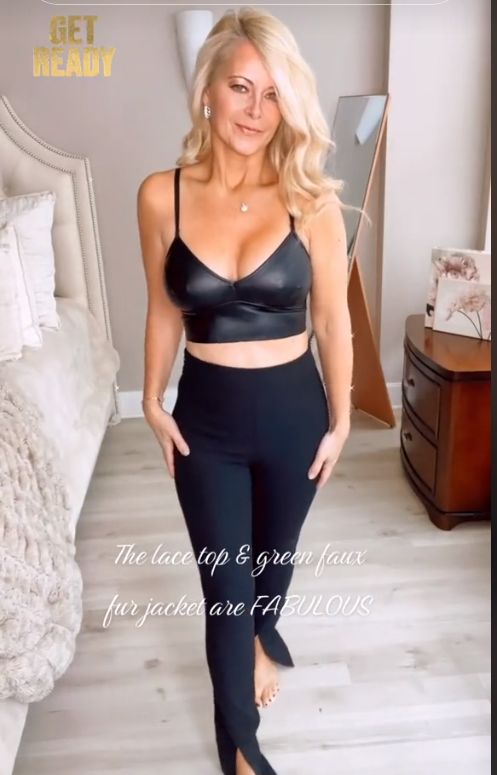 The 52-year-old influencer shows off her styles. This is how she responds to criticism.