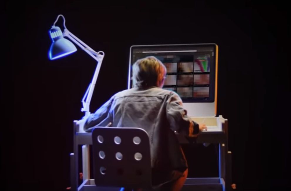 Ponad 11 proc. nastolatków ogląda pornograficzne treści co najmniej raz dziennie.