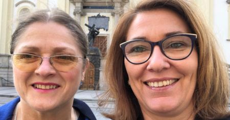Krystyna Pawłowicz pozuje z Beatą Mazurek po "kłótni": "Pozdrawiamy wszystkich, też opozycyjnych intrygantów"