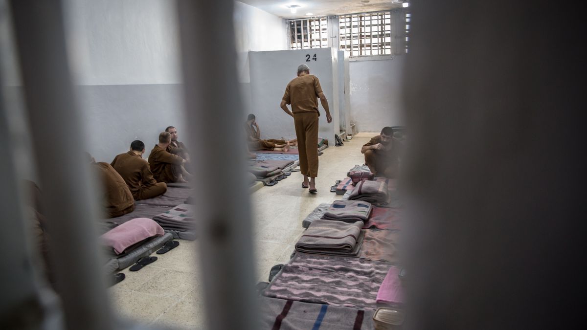 Więźniowie oskarżeni o przynależność do tzw. Państwa Islamskiego