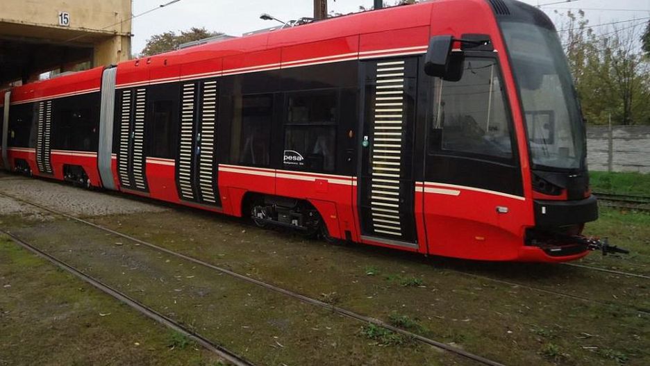 Pierwszy z ośmiu długich tramwajów dotarł do Katowic.