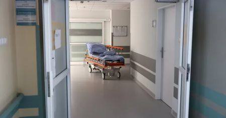 Ktoś przyszedł i ją napoił? Seniorka zmarła w szpitalu