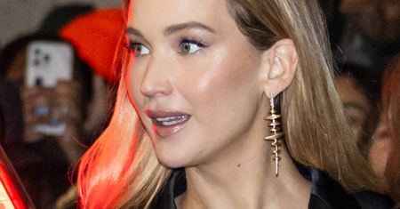 Jennifer Lawrence na dobre rozsierdziła internautów. Poszło o oddanie psa rodzicom