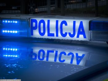 Incydent na komisariacie w Pionkach. Broń wypaliła