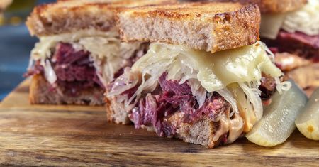 Pastrami – jak je zrobić i z czym zjeść?