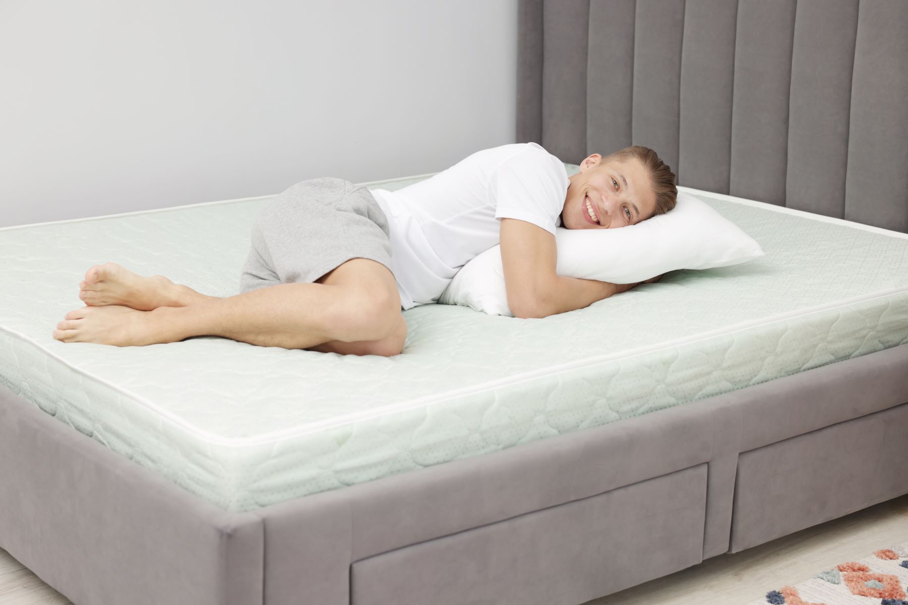 wiadomości,aktualności,WP Wiadomości Ból pleców u Polaków – czy to wina materaca? Co mówią najnowsze testy AEH w szwajcarskich laboratoriach?