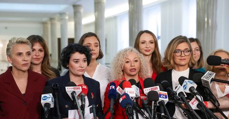 Projekty Lewicy ws. aborcji. Co z referendum Polski 2050?