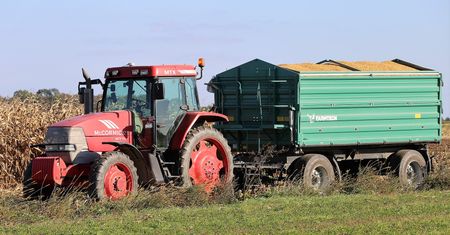 Tragedia podczas prac polowych. Maszyna wyrwała mężczyźnie rękę