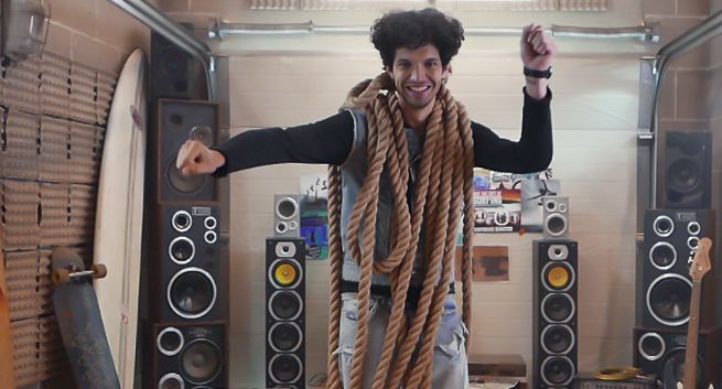 Guma, sznurówki, lina, ośmiornica i pocałunek w reklamach Heyah (wideo making of)