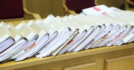 Byli pracownicy banku staną przed sądem. W tle "ludzkie dramaty"