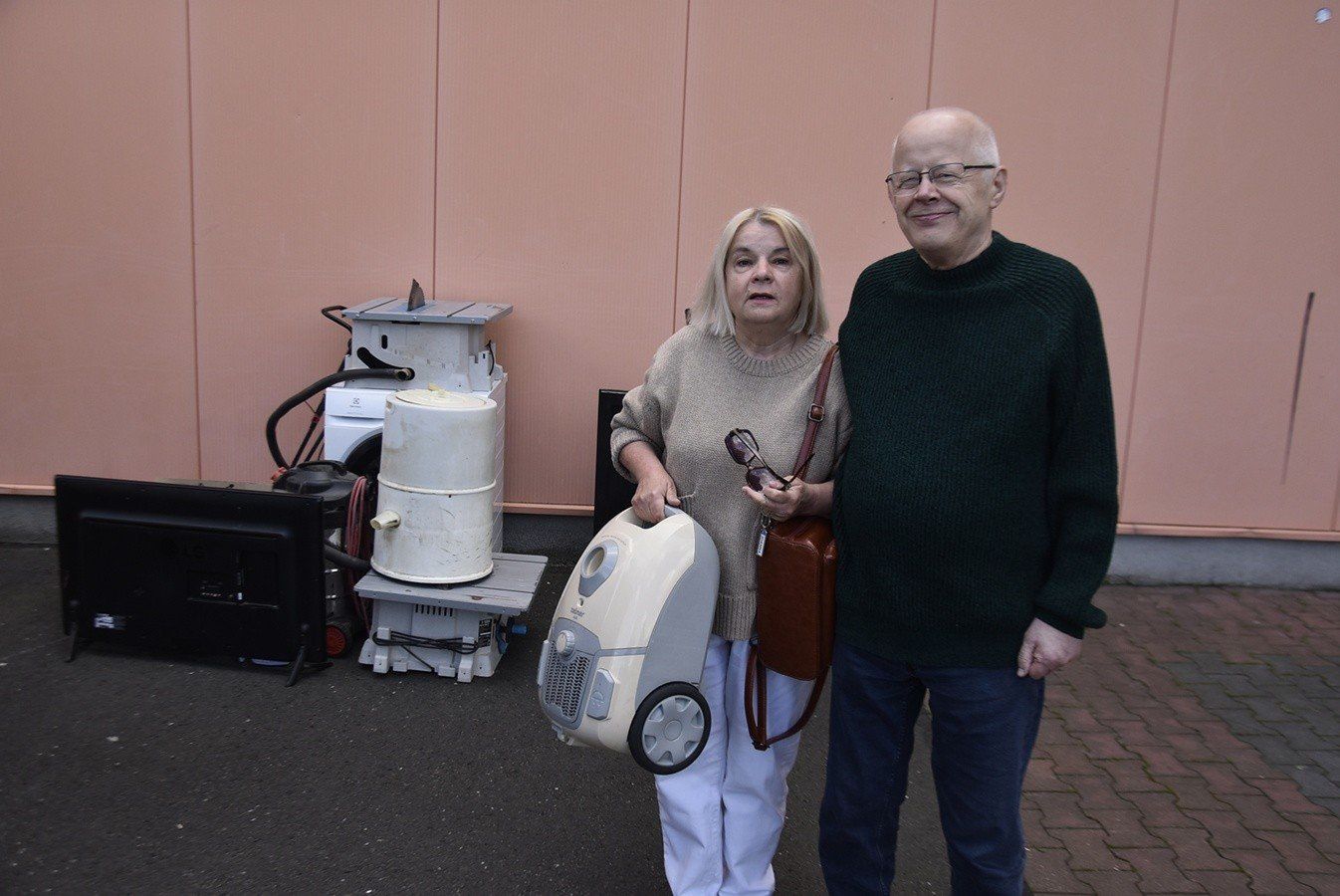 W Wałbrzychu udała się wspaniale akcja &#34;Kwiaty za elektrośmieci&#34;